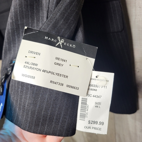 Marc Ecko Gray Pinstripe Blazer. 44L/38W. - Picture 5 of 16